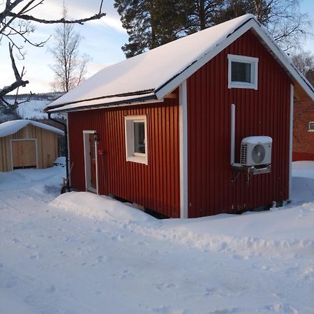 Nyrenoverad Charmig Gaeststuga Med Sovloft I Jaerpen Jarpen Exterior photo