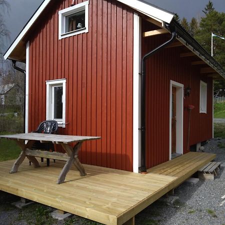 Nyrenoverad Charmig Gaeststuga Med Sovloft I Jaerpen Jarpen Exterior photo