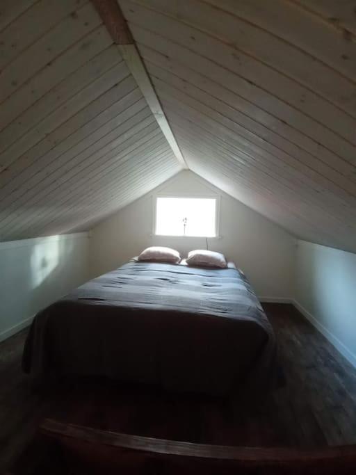 Nyrenoverad Charmig Gaeststuga Med Sovloft I Jaerpen Jarpen Exterior photo