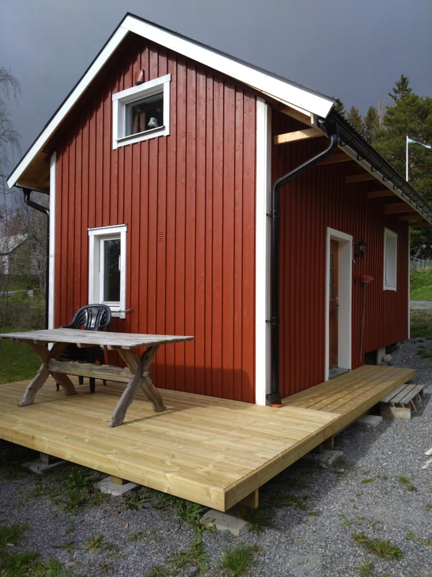 Nyrenoverad Charmig Gaeststuga Med Sovloft I Jaerpen Jarpen Exterior photo